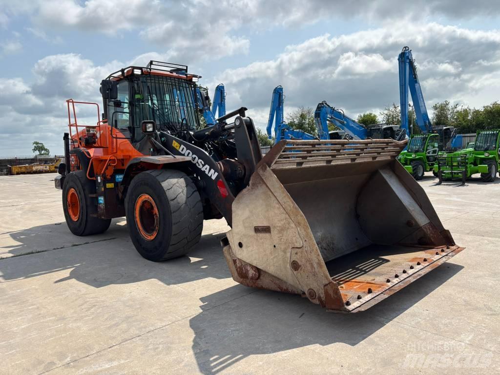 Doosan DL 300-5 Kolové nakladače