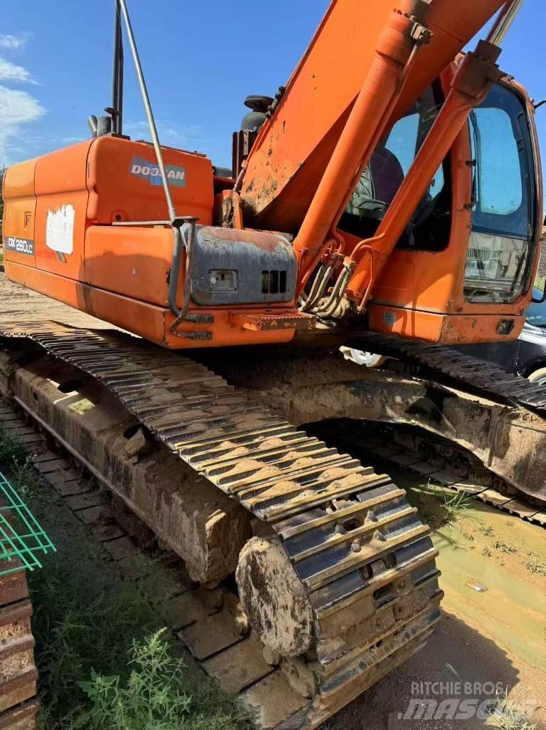 Doosan DX 260LC Pásová rýpadla