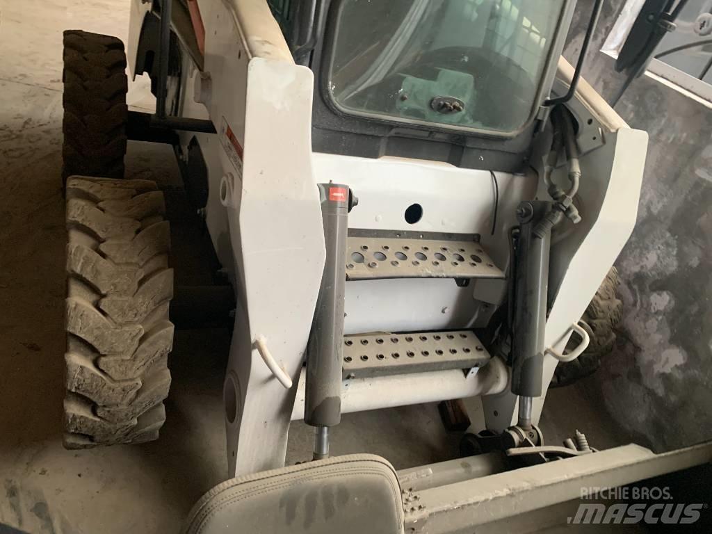 Bobcat S 300 Smykem řízené nakladače