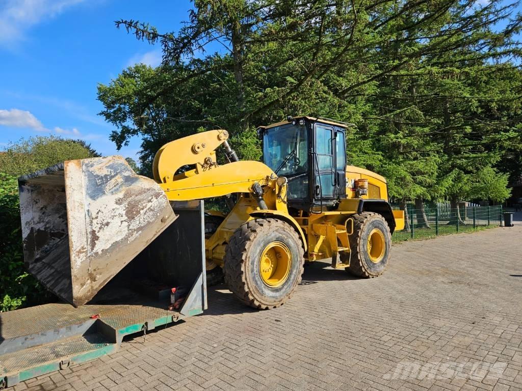CAT 930 M Kolové nakladače