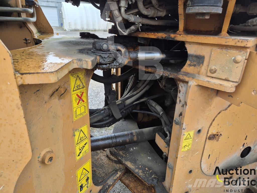 CASE 621 D Kolové nakladače