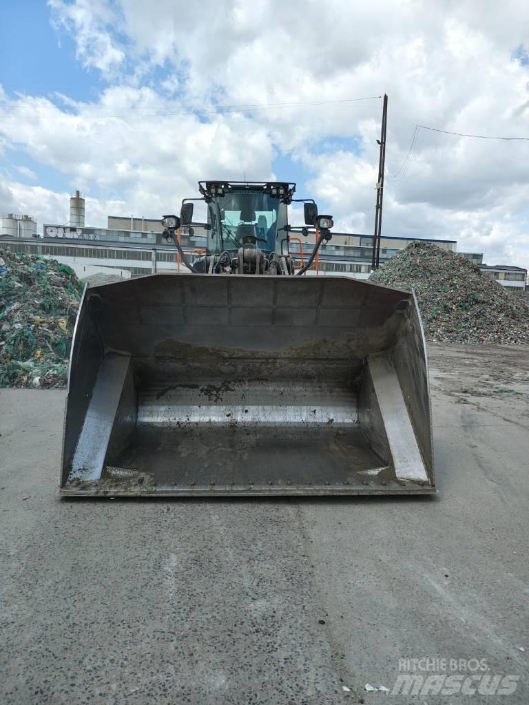 Doosan DL 320-7 Kolové nakladače