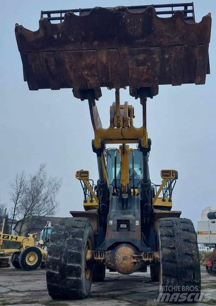 Komatsu WA 600-6 Kolové nakladače