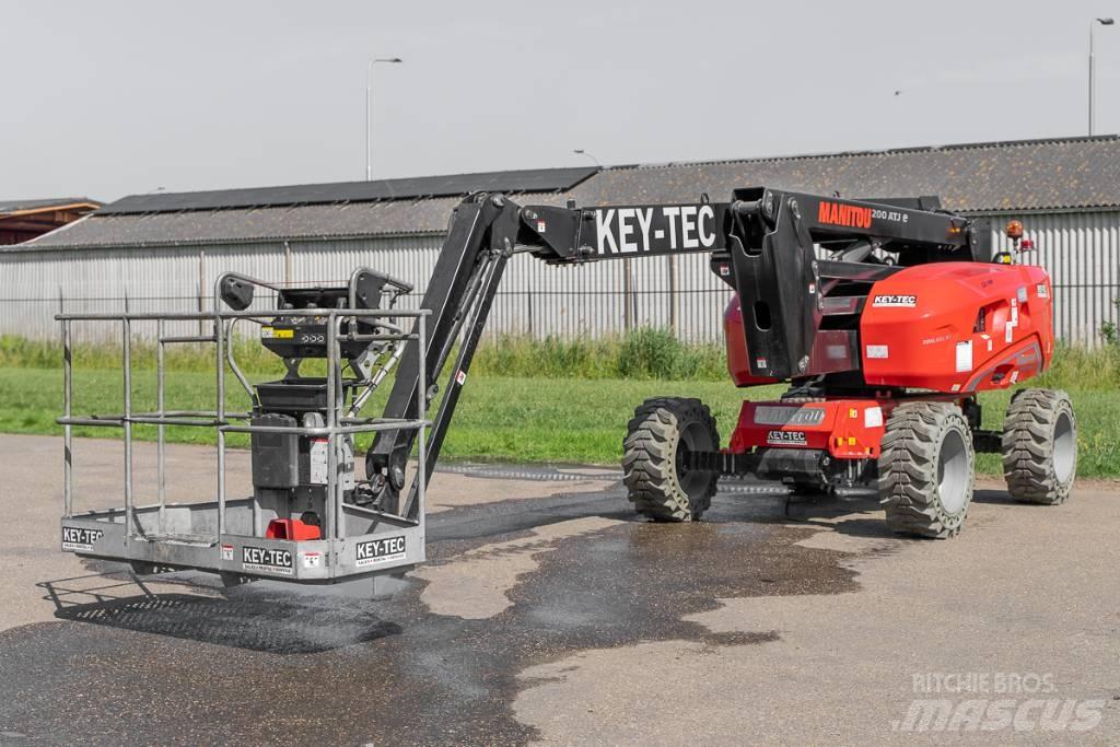 Manitou 200 ATJ e Kloubové plošiny