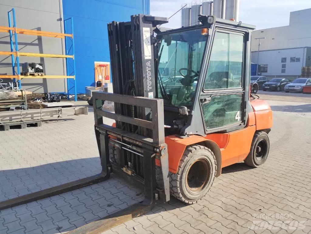 Toyota 02-8 FGJF 35 LPG vozíky