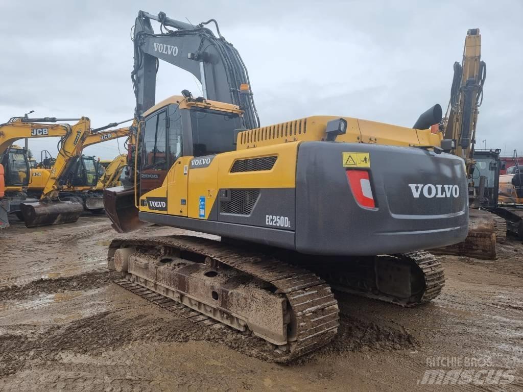 Volvo EC 250 D L Pásová rýpadla
