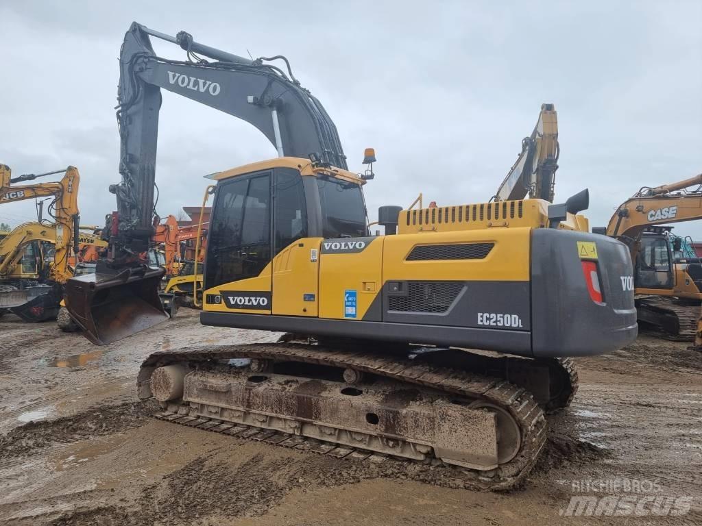 Volvo EC 250 D L Pásová rýpadla