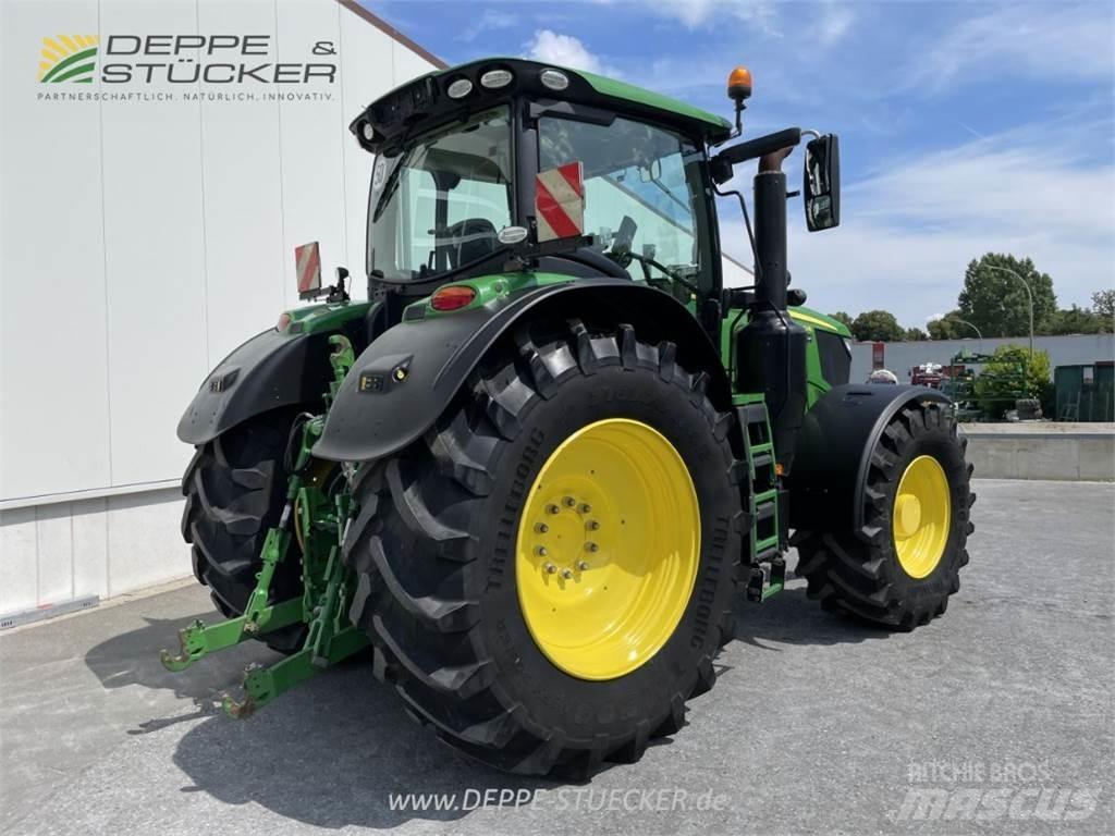 John Deere 6230R Traktory