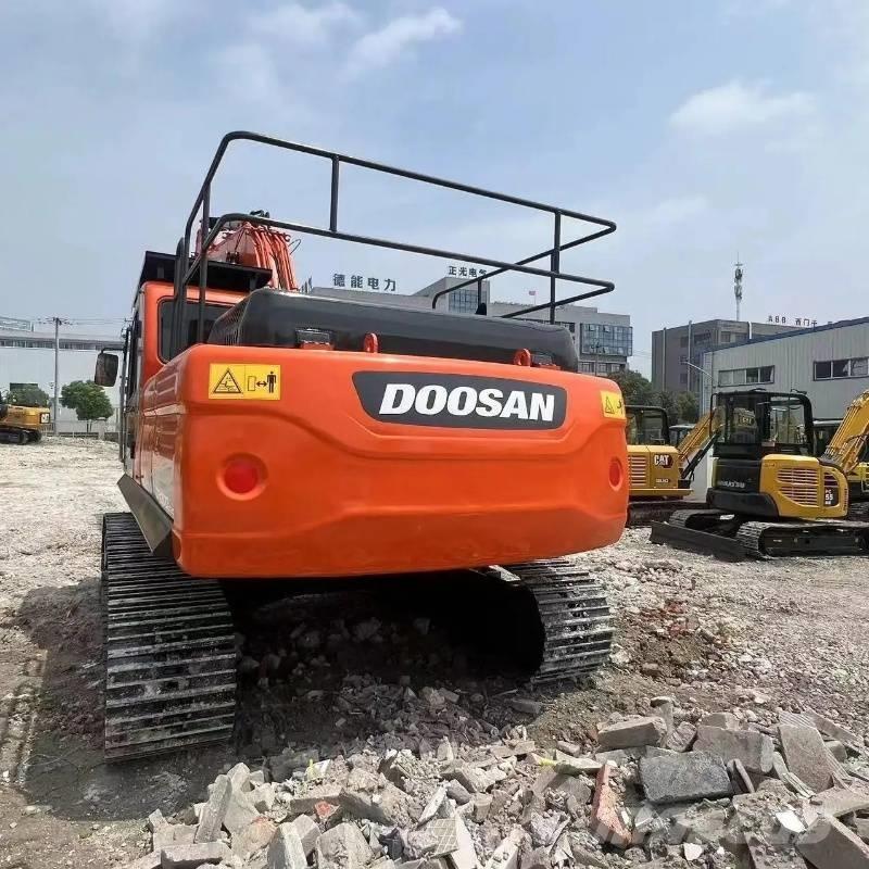 Doosan DX300 Pásová rýpadla