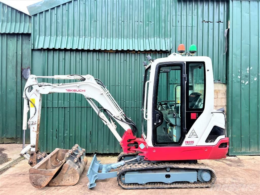 Takeuchi TB225 Mini rýpadla < 7t