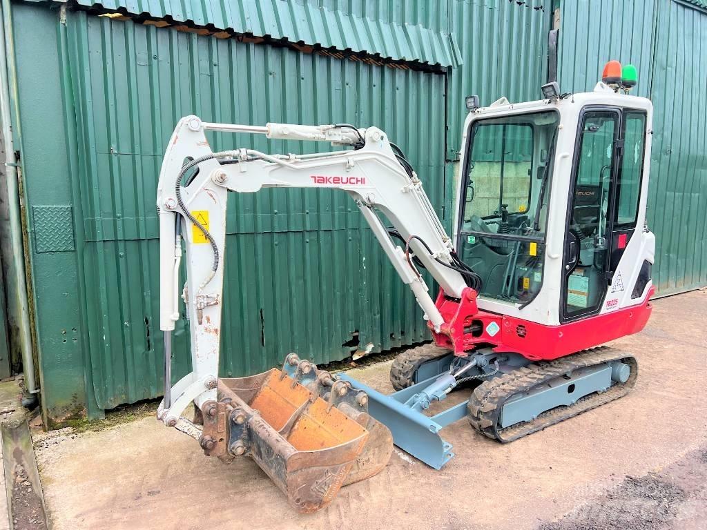 Takeuchi TB225 Mini rýpadla < 7t