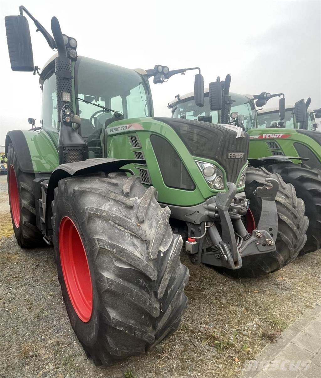 Fendt 820 Vario Traktory