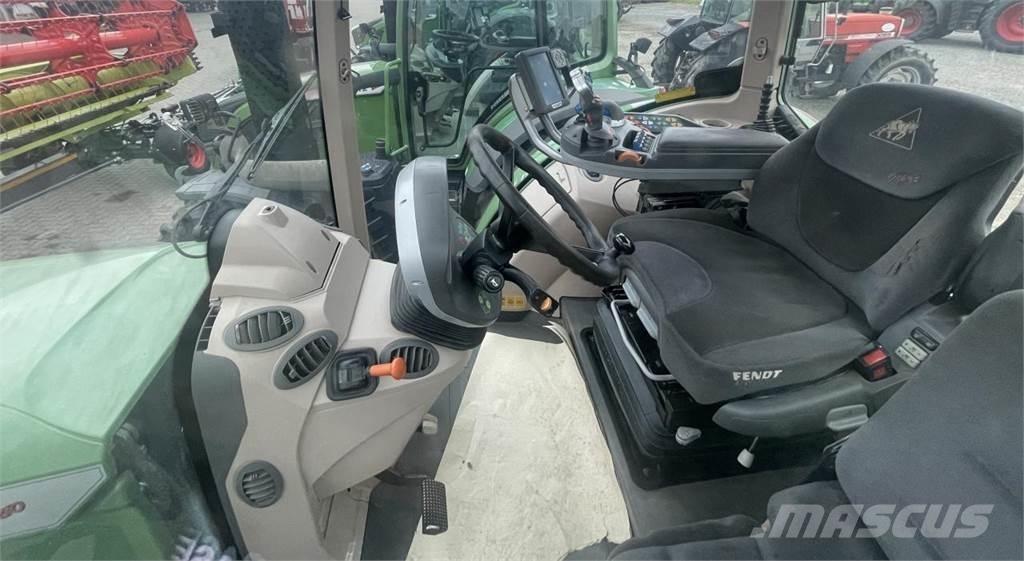 Fendt 820 Vario Traktory
