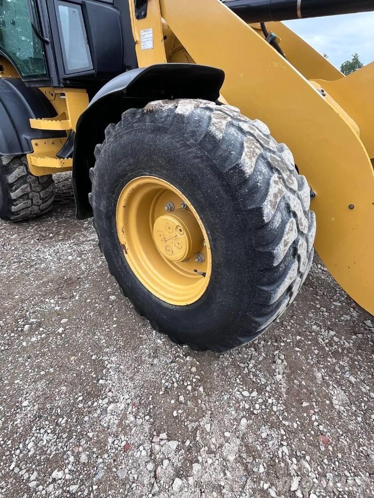 CAT 908M Kolové nakladače