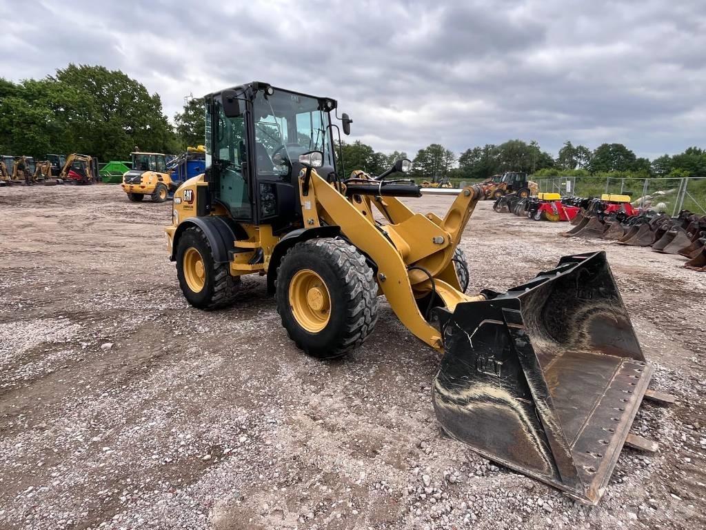 CAT 908M Kolové nakladače