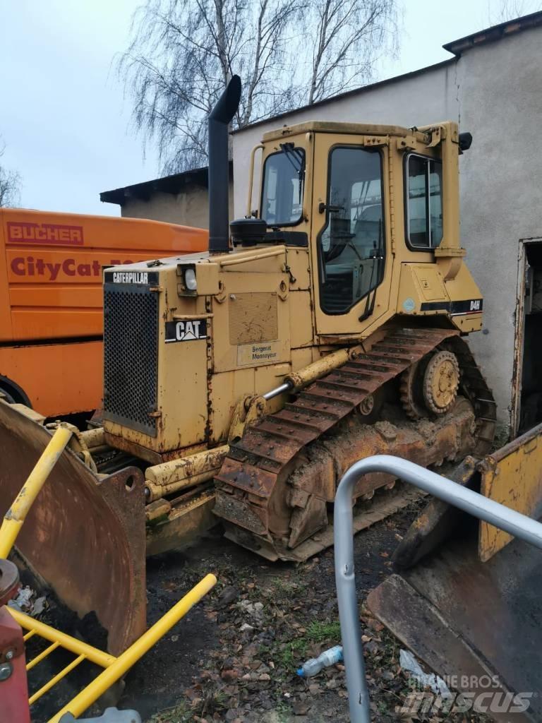 CAT D 4 H Pásové dozery