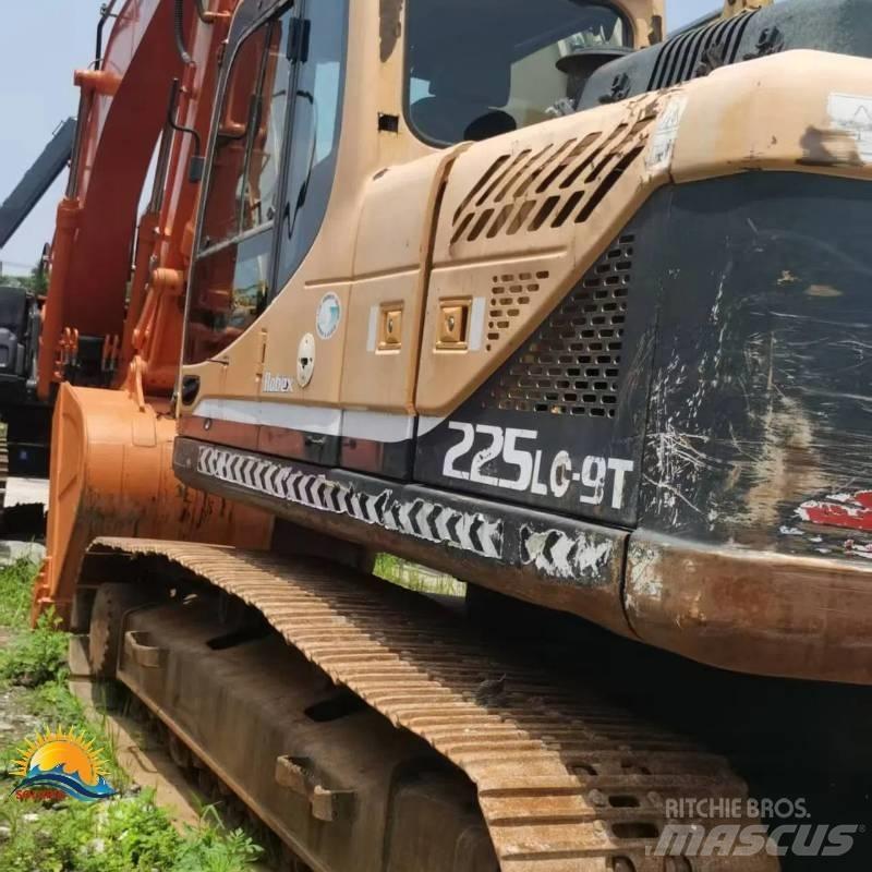 Hyundai 225lc-9t Midi rýpadla 7t - 12t