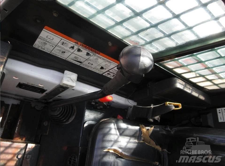 Bobcat 553 Smykem řízené nakladače