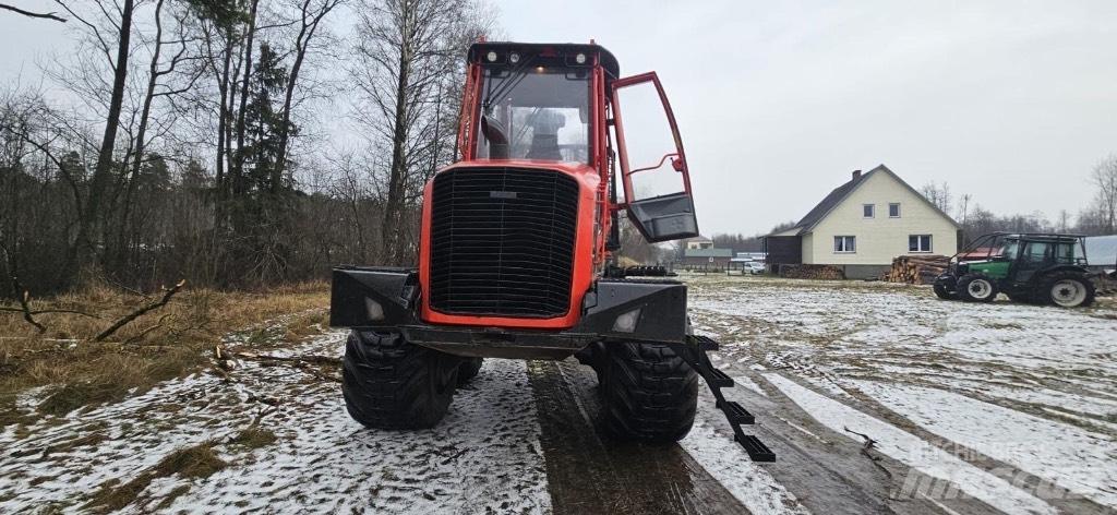 Komatsu 835 Vyvážecí traktory