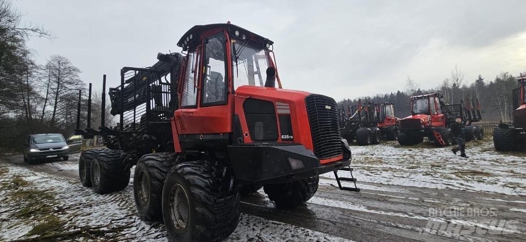 Komatsu 835 Vyvážecí traktory