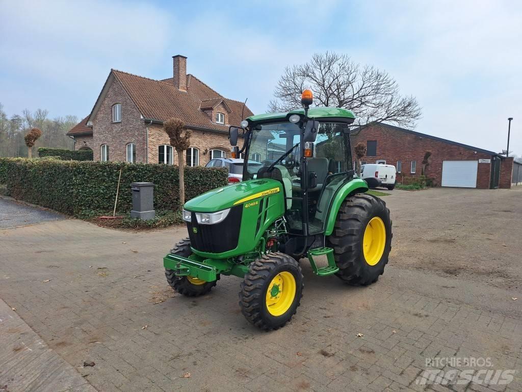 John Deere 4049R Kompaktní traktory