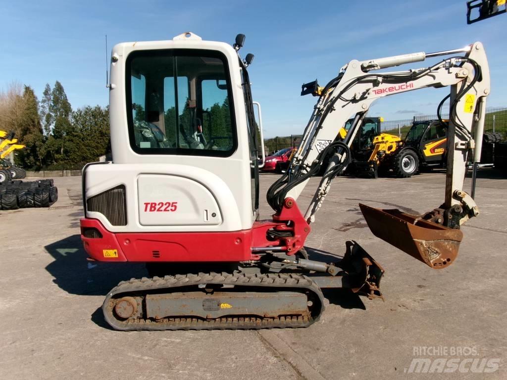 Takeuchi TB 225 Mini rýpadla < 7t