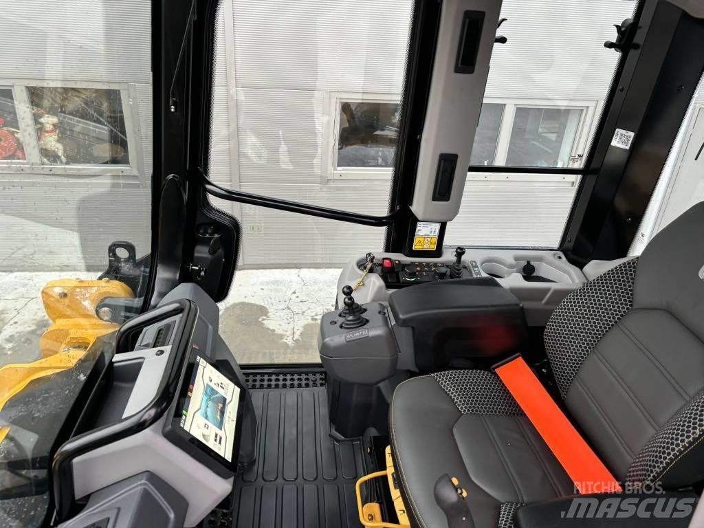 CAT 963 *MIETE/RENTAL Pásové nakladače