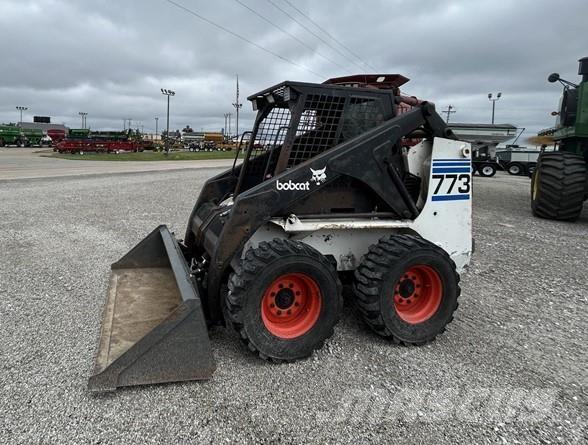 Bobcat 773 Smykem řízené nakladače