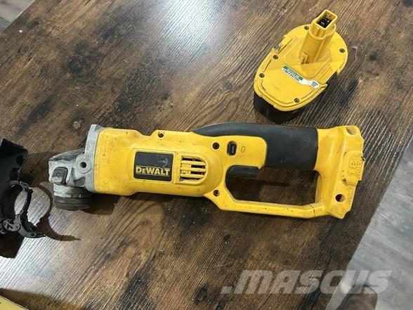 DeWalt DC411 Přístroje, měřící a automatizační zařízení