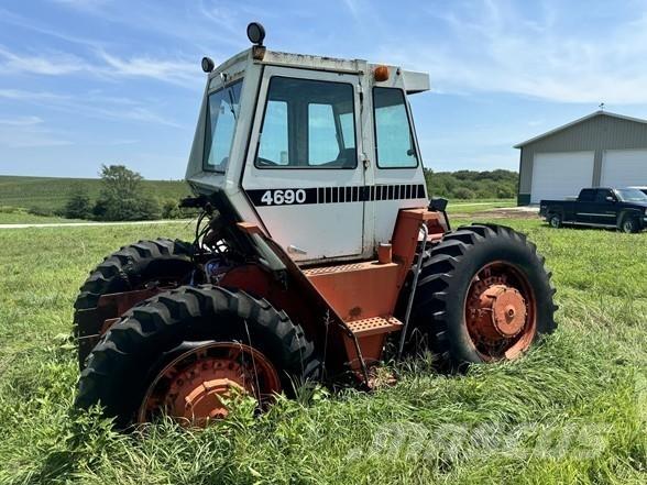 J I Case 4690 Traktory