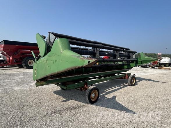 John Deere 220 Kombajnové hlavice