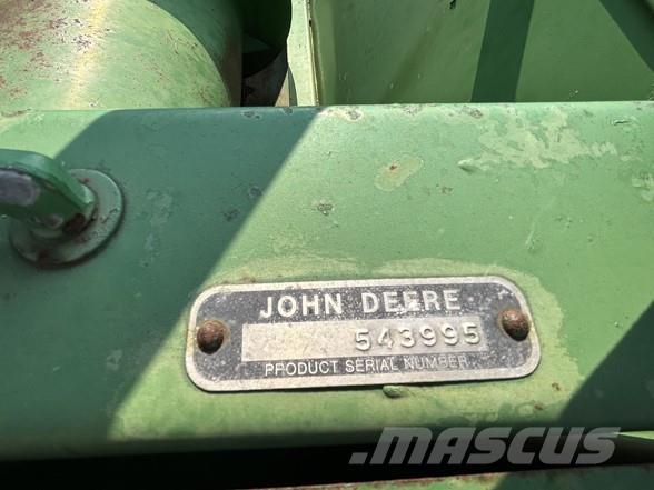 John Deere 220 Kombajnové hlavice