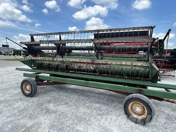 John Deere 220 Kombajnové hlavice