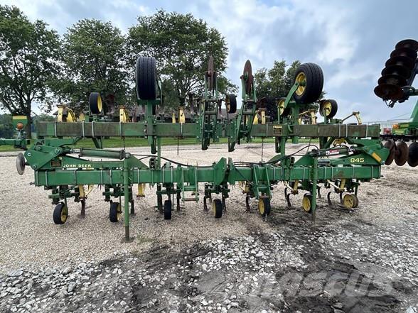 John Deere 845 Řádkové kultivátory