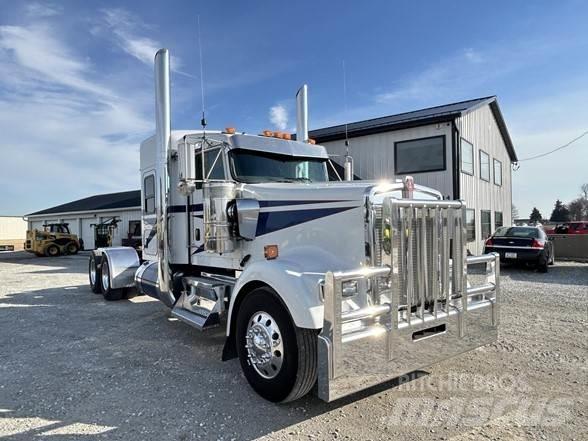 Kenworth W900L Tahače