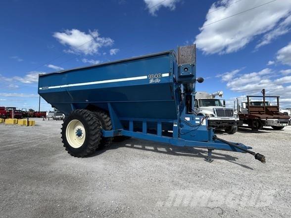 Kinze 1040 Obilné návěsy