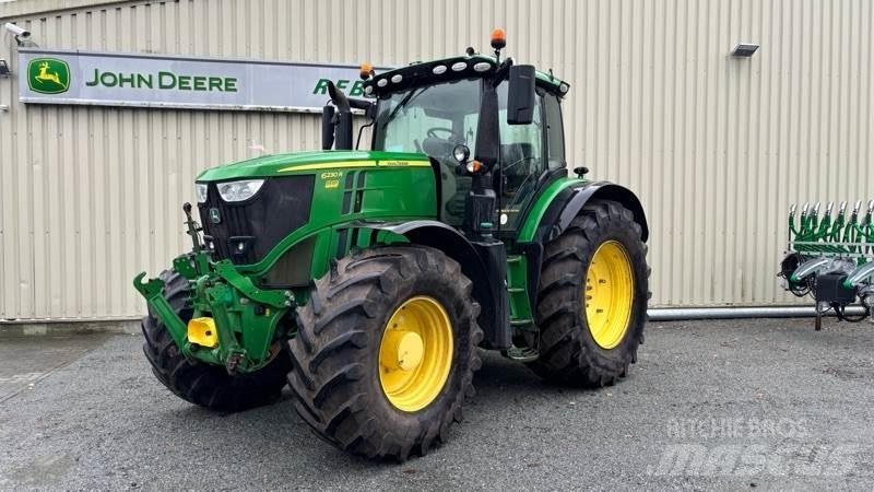 John Deere 6230 R Traktory