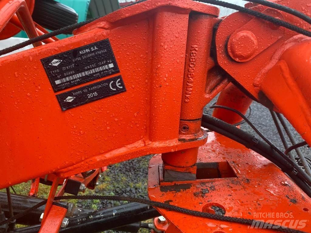 Kuhn GF8702 Obraceče a shrabovače sena