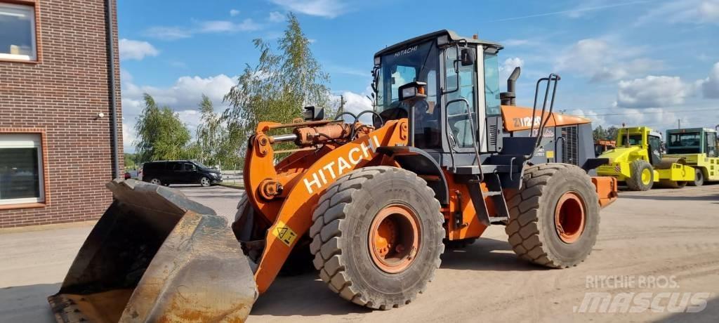 Hitachi ZW 220 Kolové nakladače
