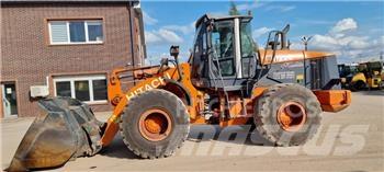 Hitachi ZW 220 Kolové nakladače