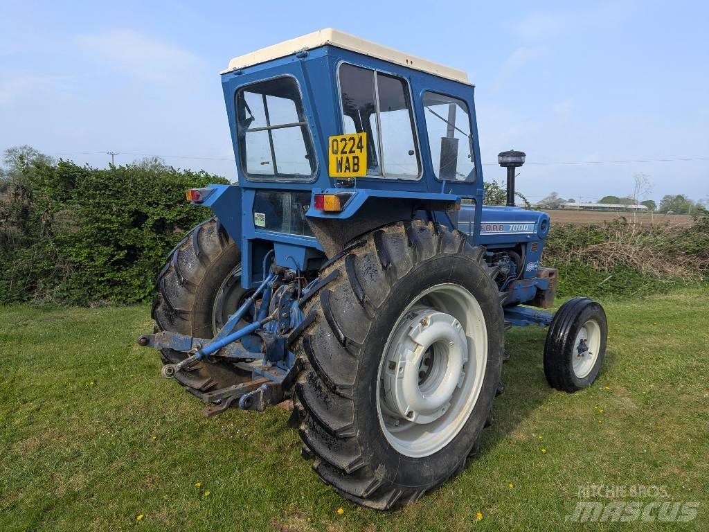 Ford 7000 Traktory