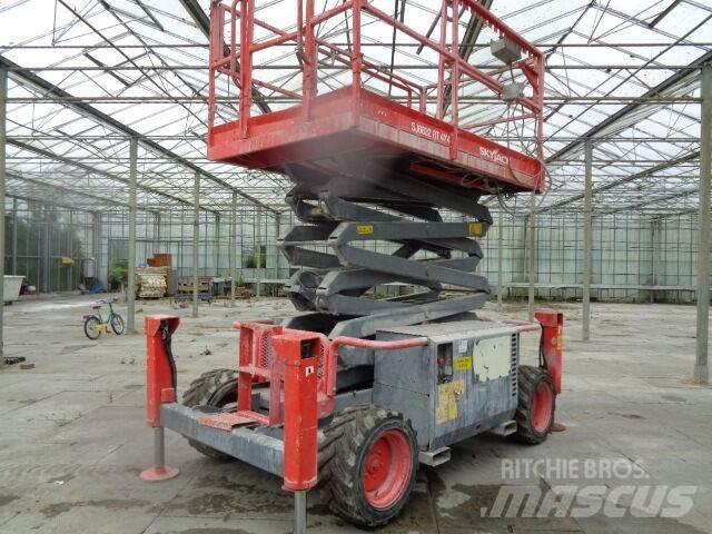 SkyJack SJ 6832 RT Nůžková zvedací plošina