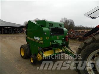 John Deere 575 Lis na válcové balíky