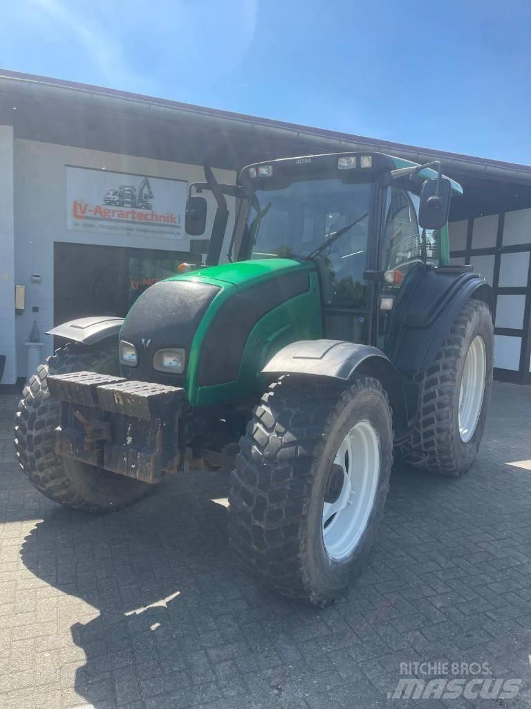 Valtra N 141 Traktory