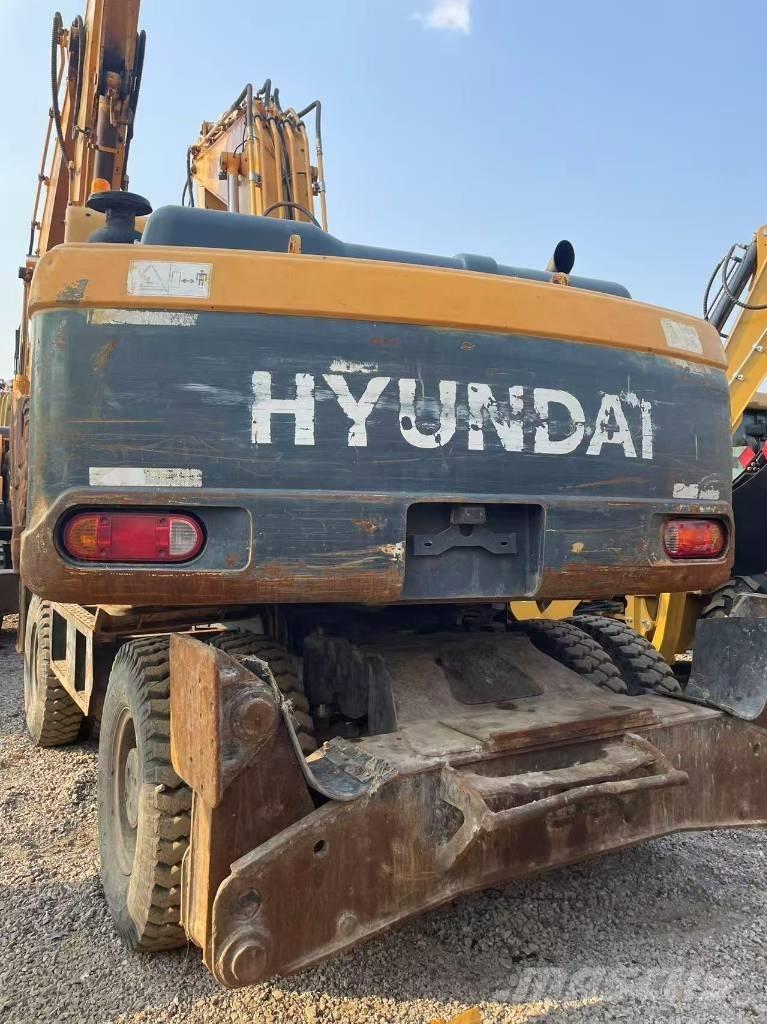 Hyundai 210W-9 Kolová rýpadla
