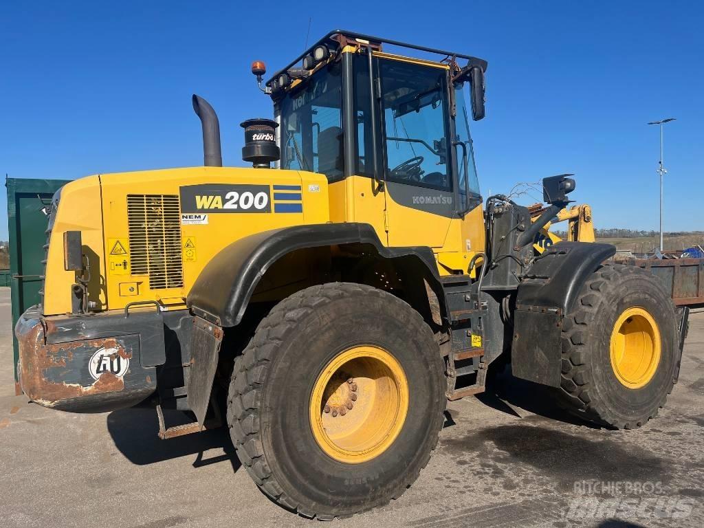 Komatsu WA 200-7 Pásová rýpadla