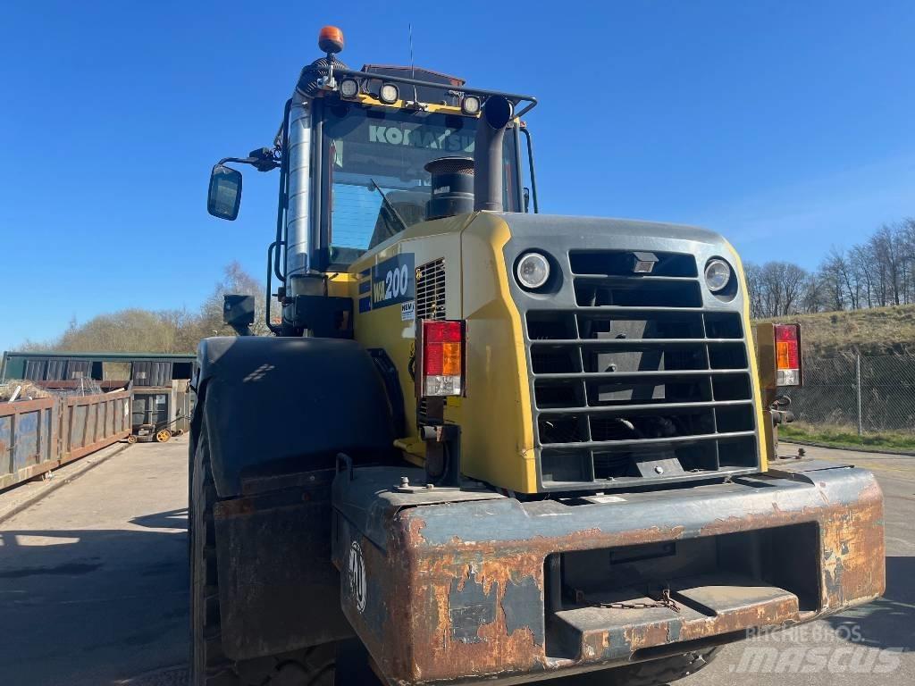 Komatsu WA 200-7 Pásová rýpadla
