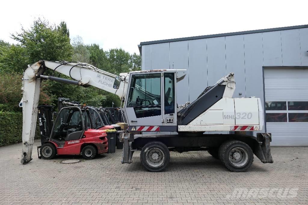 Fuchs MHL 320 Stroje pro manipulaci s odpadem