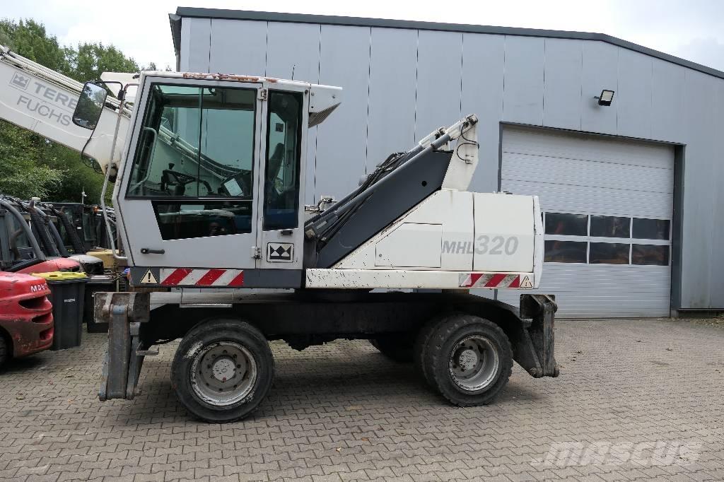 Fuchs MHL 320 Stroje pro manipulaci s odpadem