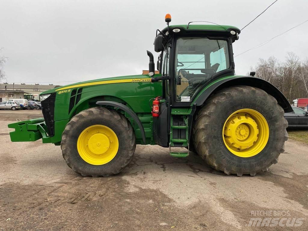 John Deere 8370R Traktory